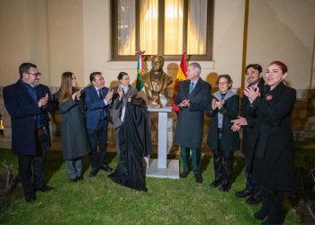 Sectur devela busto de Morelos en la Embajada de México en España