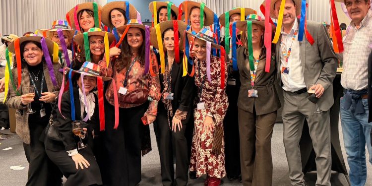 Michoacán enamora a Madrid con la Danza de los Viejitos: Sectur