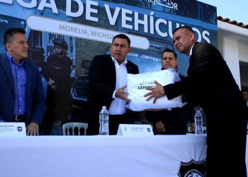 Refuerza Michoacán seguridad penitenciaria con entrega de unidades de traslado a penales