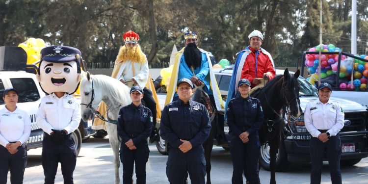 SSP acompañó a los Reyes Magos en entrega de juguetes en Michoacán
