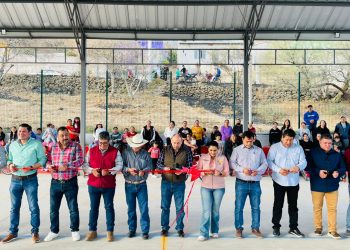 Inaugura alcalde Eric Gaona Centro Deportivo en Santa Cruz