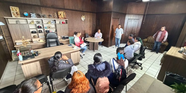 Gobierno de Tarímbaro atiende a padres y docentes del Preescolar Sor Juana Inés de la Cruz del Fracc.Galaxia