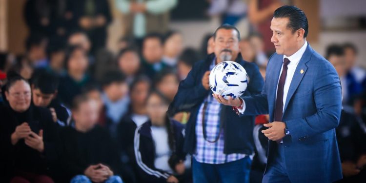 Realiza FGE foro preventivo en Huandacareo para promover el uso responsable de redes sociales y fortalecer valores en estudiantes