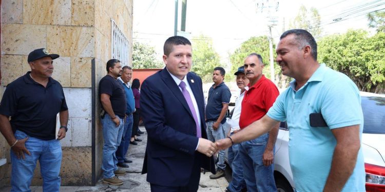 Abre Casa Enlace Tacámbaro de Vicente Gómez Núñez ventanilla para material de construcción