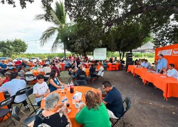 La Fuerza Naranja se fortalece en Apatzingán y Lázaro Cárdenas: Víctor Manríquez González