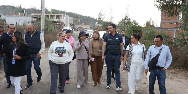 Yankel Benítez dialoga y atiende necesidades de vecinos de tenencia Morelos