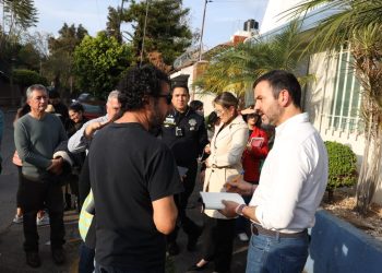 Yankel Benítez sostiene diálogo cercano con vecinos de Lomas de Vista Bella