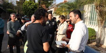 Yankel Benítez sostiene diálogo cercano con vecinos de Lomas de Vista Bella