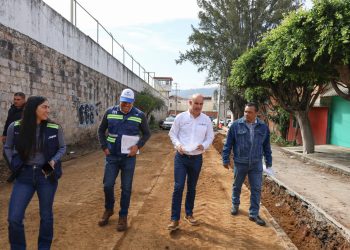 Adolfo Torres supervisa obra de sustitución de red sanitaria en la colonia Las Américas