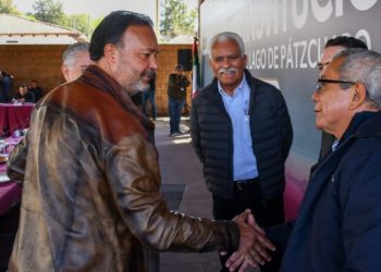 Julio Arreola reafirma coordinación para la defensa del Lago de Pátzcuaro