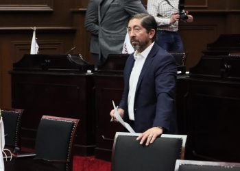 Abraham Espinoza llama a fortalecer el Estado de Derecho ante advertencia de Macron sobre la crisis del orden global