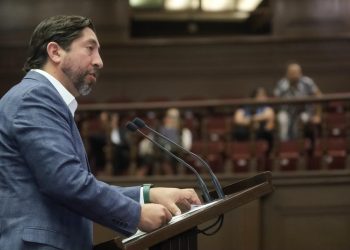 Garantizar salud mental de servidores públicos en Michoacán, propone en iniciativa Abraham Espinoza