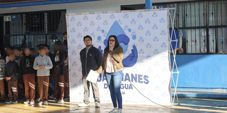 Adolfo Torres lleva el mensaje del cuidado del agua a niñas y niños de Morelia