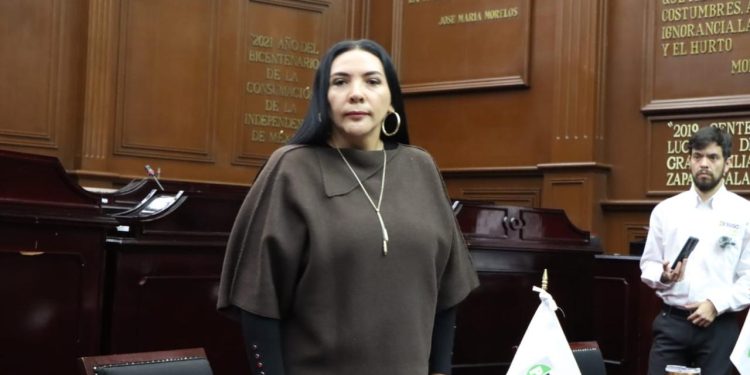 Adriana Campos Huirache llama a no normalizar la violencia y exige justicia por el homicidio de la familia de intérpretes de Lengua de Señas