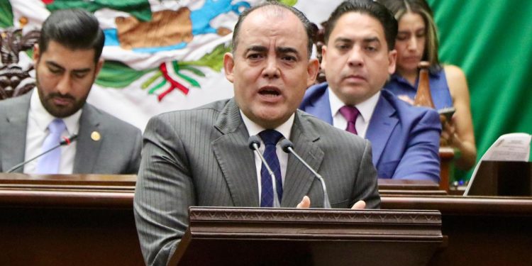 Prohibir deuda de largo plazo es una demanda ciudadana histórica: Baltazar Gaona