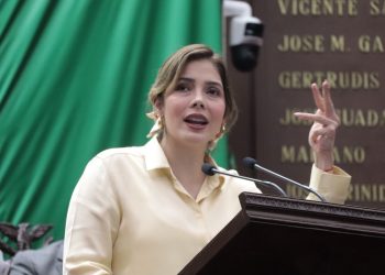 A propuesta de Brissa Arroyo se inscribirá en el Palacio Legislativo con letras doradas el nombre de Amalia Solórzano Bravo