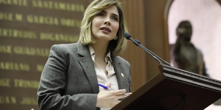 A propuesta de Brissa Arroyo, autorizan diputadas y diputados, instalación de un “Frascotón” en las instalaciones del Congreso del Estado