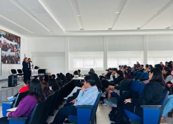 CJIM Zamora imparte ponencia “Banderas rojas desde el noviazgo” a estudiantes de la UMSNH