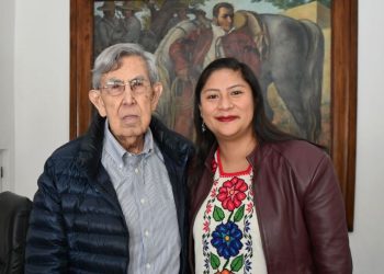 Dialoga la senadora Celeste Ascencio con el ingeniero Cuauhtémoc Cárdenas sobre los retos de Michoacán y el momento que vive el país