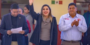 Dayana Pérez da arranque a la Campaña de Salud Visual “Ver bien para aprender mejor” en Salvador Escalante