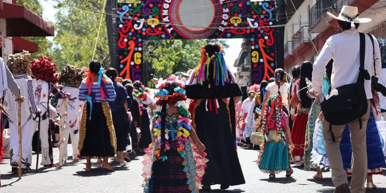 Rumbo al Tianguis de Domingo de Ramos, Sectur profesionaliza al sector turístico de Uruapan