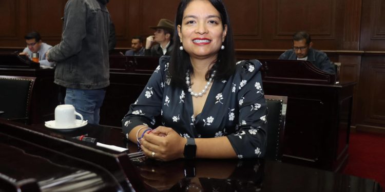 Erendira Isauro celebra aprobación de reforma “no deuda” impulsada por el gobernador Bedolla