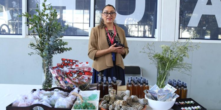 Impulsa FGE bazar interno para fortalecer emprendimientos del personal