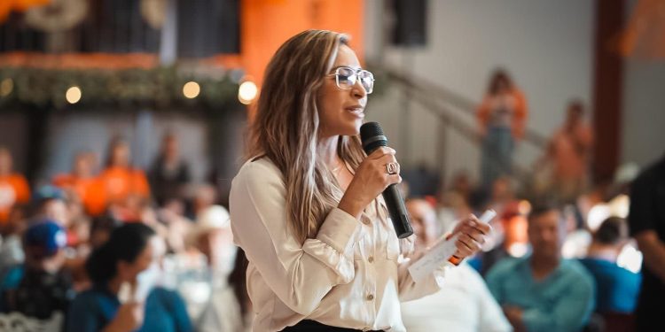 Grecia Aguilar impulsa programa de apoyos para fortalecer la economía familiar en la región Oriente