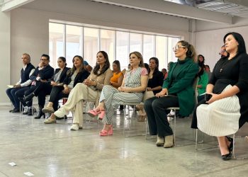 Sefeco entrega títulos de marca y reconocimiento de patente a emprendedores morelianos