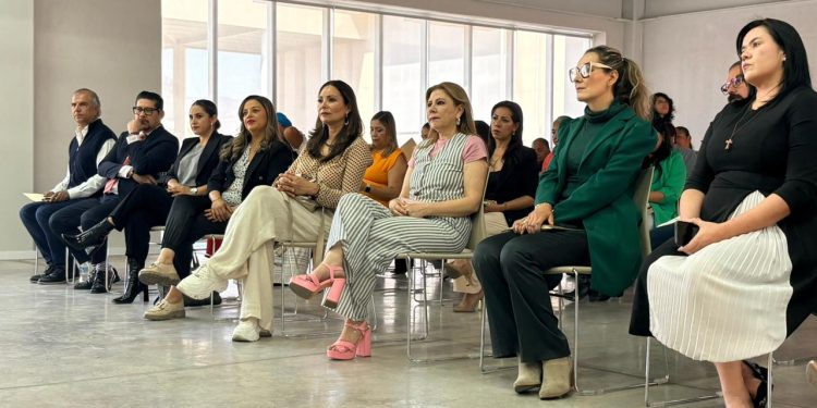 Sefeco entrega títulos de marca y reconocimiento de patente a emprendedores morelianos