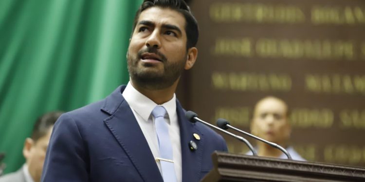 Alfonso Chávez defiende reforma que sanciona conductas violentas de operadores del transporte público