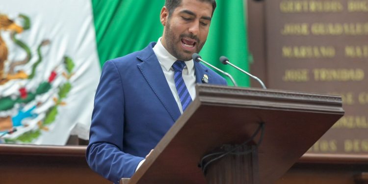 Chequeo médico anual gratuito: la propuesta de Poncho Chávez para salvar vidas en Michoacán