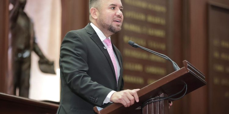 Presenta Reyes Galindo iniciativa para impulsar empresas familiares en Michoacán