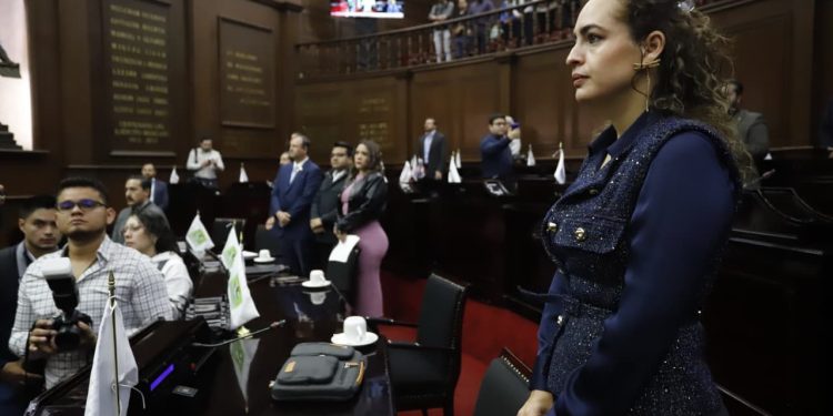 Celebra Sandra Arreola entrada en vigor reforma que permite libre acceso a personas con discapacidad con animales de asistencia