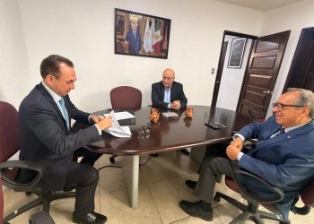 Semigrante ofrece esquema de asistencia médica integral para familias de paisanos