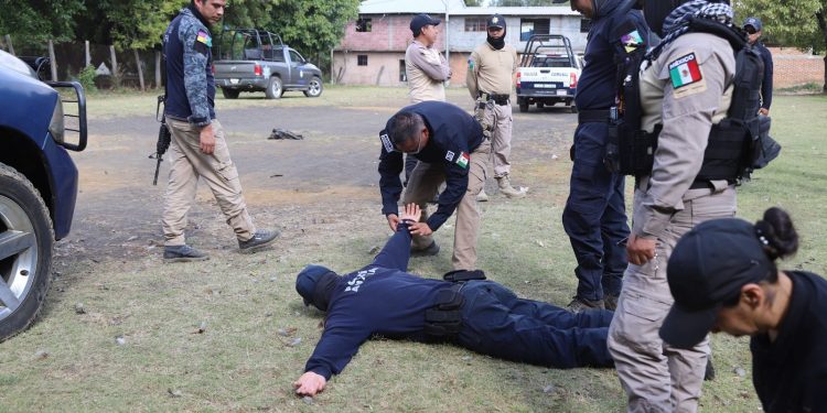 Profesionalización de kuarichas fortalece la seguridad en comunidades con autogobierno: SSP