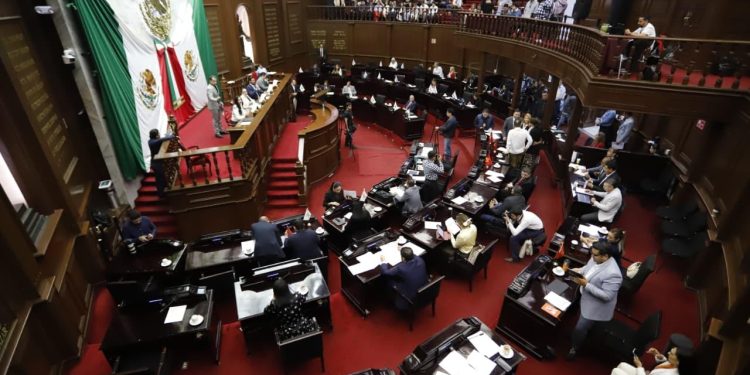 Congreso del Estado avala reformas para suspender licencia a operadores de transporte público involucrados en riñas por incidente vial