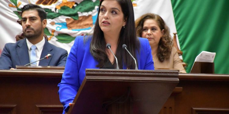 Exhorta diputada Tere Herrera a autoridades de salud a informar sobre abasto de medicamentos en Michoacán