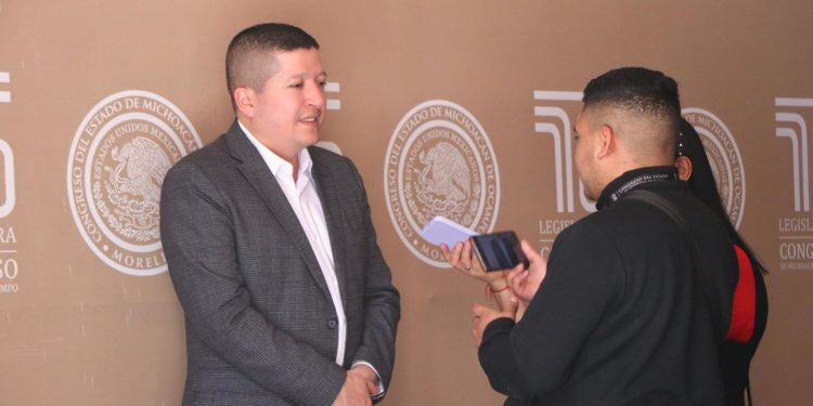 Presenta Vicente Gómez iniciativa para enunciar en la Ley las violencias de las mujeres