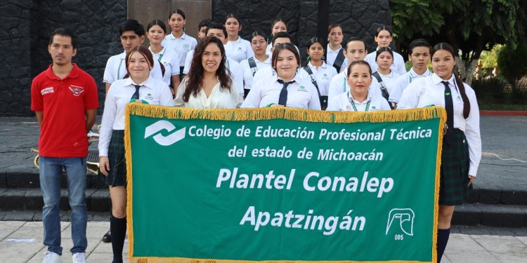 Gobierno de Apatzingán conmemora el 109 aniversario de la Constitución Política de los Estados Unidos Mexicanos.