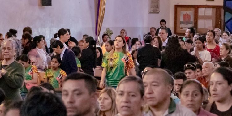 Dayana Pérez acompaña el regreso de peregrinos a Santa Clara del Cobre