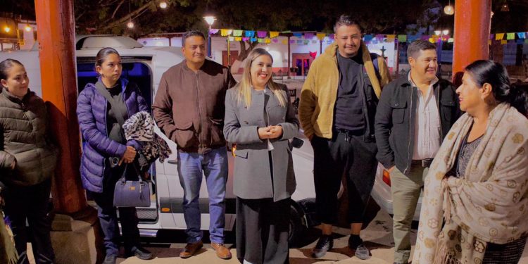 Dayana Pérez Mendoza acompaña con emoción a adultos mayores del programa Reencuentros Que Enamoran