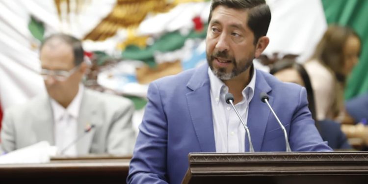 Aprueba el Congreso reforma integral en salud mental; reconocen a médicos internos y residentes como población prioritaria: Abraham Espinoza Villa