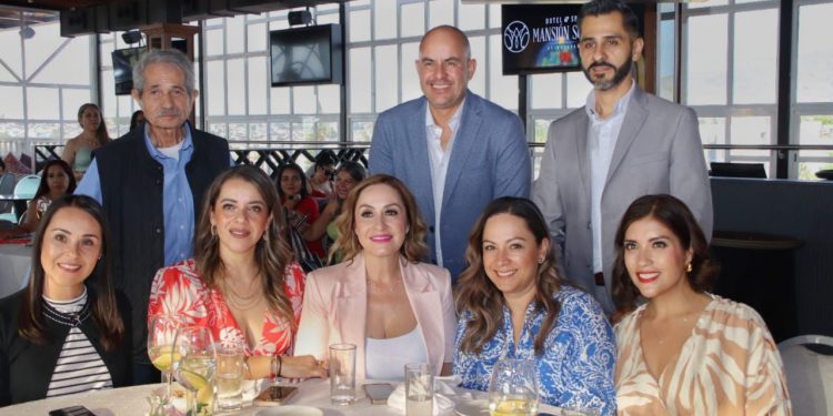 Reconoce Adolfo Torres el compromiso y la labor de las mujeres en el Ooapas