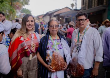 Dayana Pérez recibe Premio Intercontinental por impulso al patrimonio cultural de Salvador Escalante