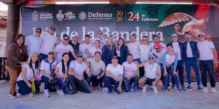 Dayana Pérez celebra a la infancia en Salvador Escalante con entrega de medallas