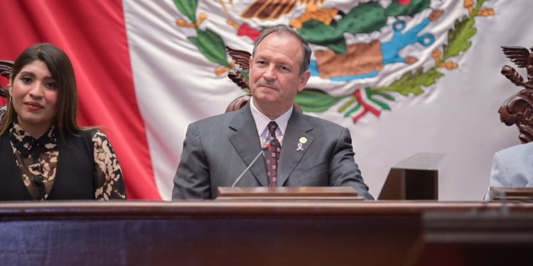 Congreso aprueba reforma a la Ley de Educación, presentada por David Martínez, para incluir educación financiera en planes de estudios