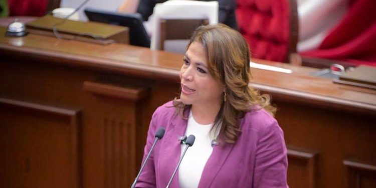 Fabiola Alanís impulsa reforma constitucional para sancionar la violencia política de género en Michoacán