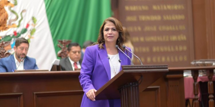 Fabiola Alanís propone que ciudadanía decida en Michoacán con consultas y plebiscitos