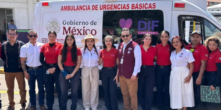 Entrega IMSS ambulancias a Ayuntamiento de Uruapan